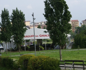 Lamezia, con la bella stagione arriva la pista su ghiaccio al parco fluviale