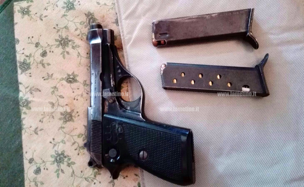 Lamezia: nascondevano pistola nel salotto di casa, arrestate madre e figlie