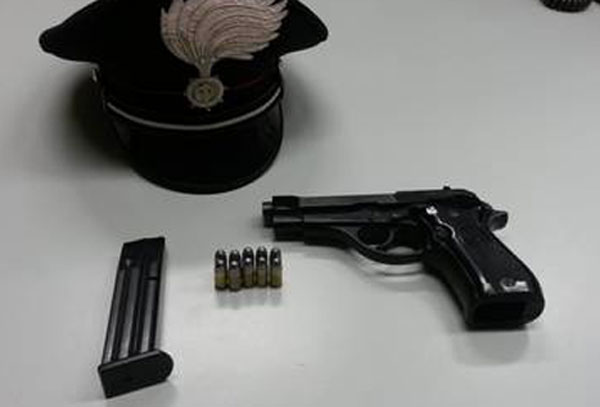 Calabria: In auto con pistola clandestina nel marsupio, arrestato 