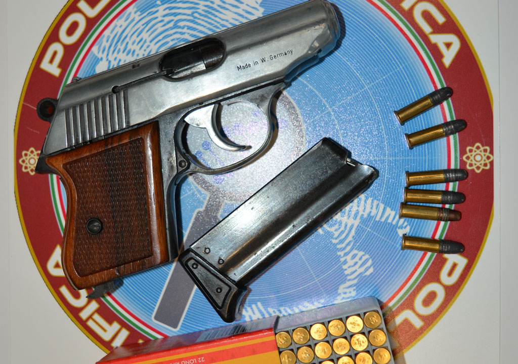 Lamezia, aveva pistola clandestina e munizioni in casa: arrestato 55enne