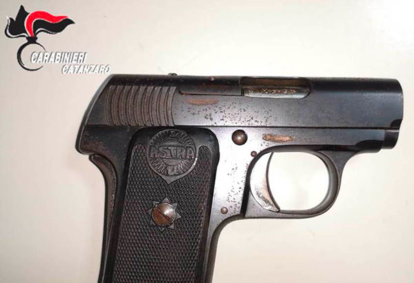 pistola-san-pietroa-a-maida-arresto.jpg
