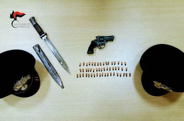 Ai domiciliari nascondeva pistola negli slip, arrestato 59enne a Gioia Tauro