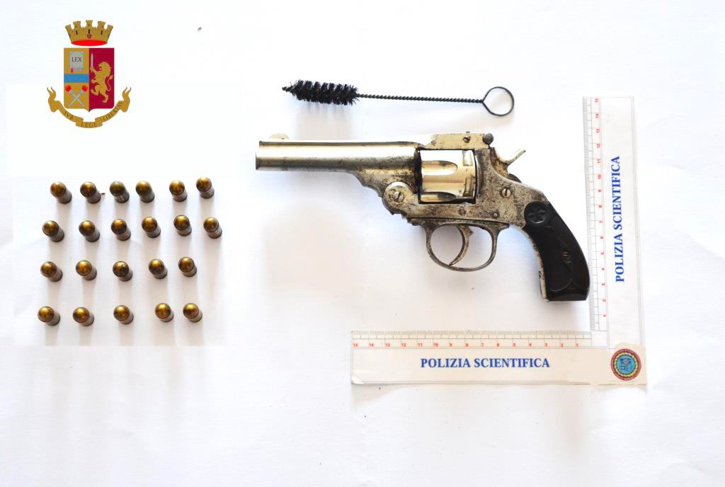 Detenzione di arma clandestina e munizioni: tre arresti nel reggino 
