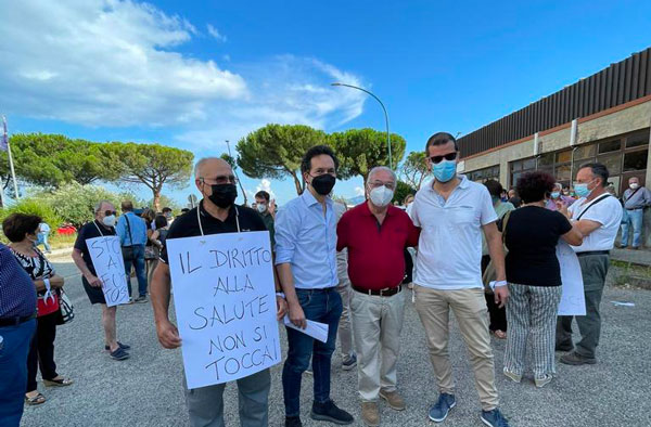 Francesco Pitaro (Consigliere Regionale) al sit-in contro fumi Scordovillo: "Mettere in sicurezza Lamezia dai roghi"