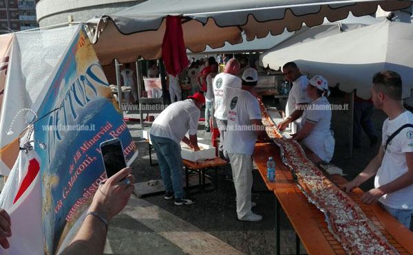 A Rende il record della pizza più lunga del mondo