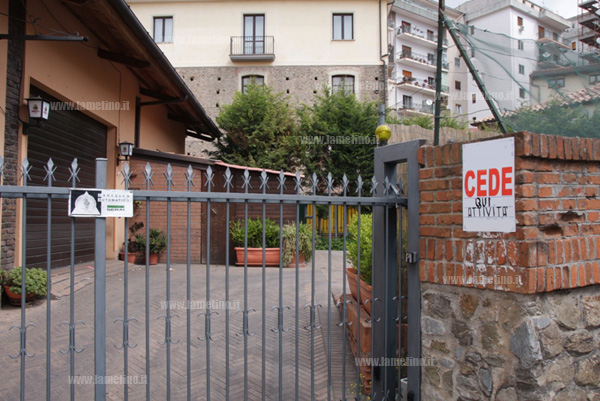 Lamezia: Dopo bomba, pizzeria cede attività. Una sconfitta dello Stato