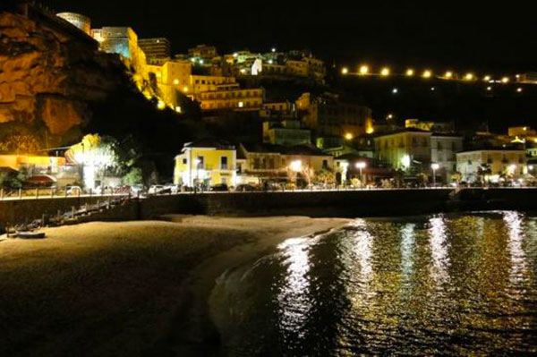 Rissa sul lungomare a Pizzo, denunciati 4 giovani