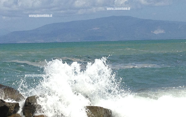 D'Ippolito e Parentela (M5S): "In Calabria ancora mare molto inquinato"