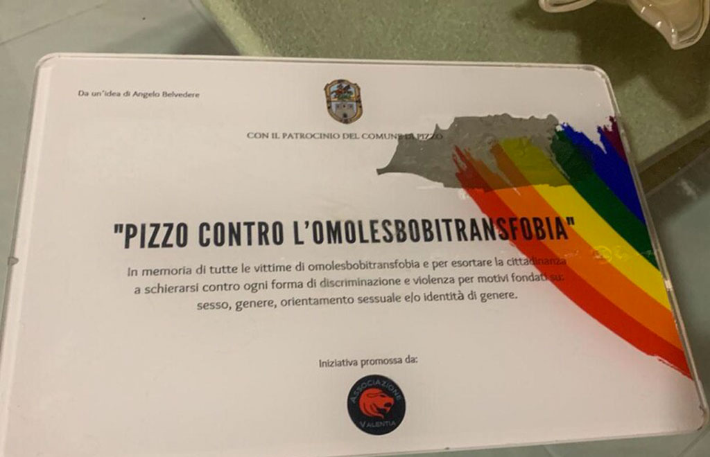 Vandalizzata targa contro le discriminazioni di genere a Pizzo