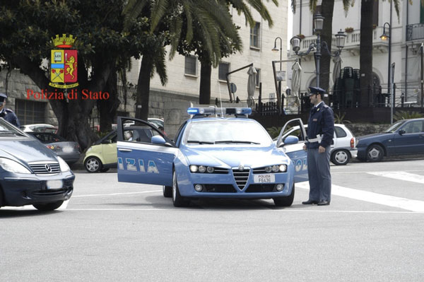 Aggredisce suo padre e insulta compagna, allontanamento per 39enne reggino