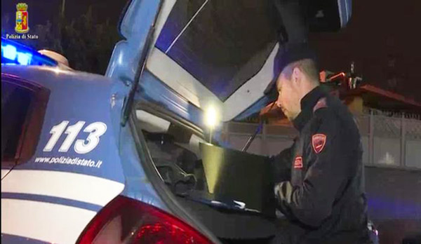 Ruba gioielli per 100 mila euro a datore di lavoro di Cosenza, giovane fermato a Roma 