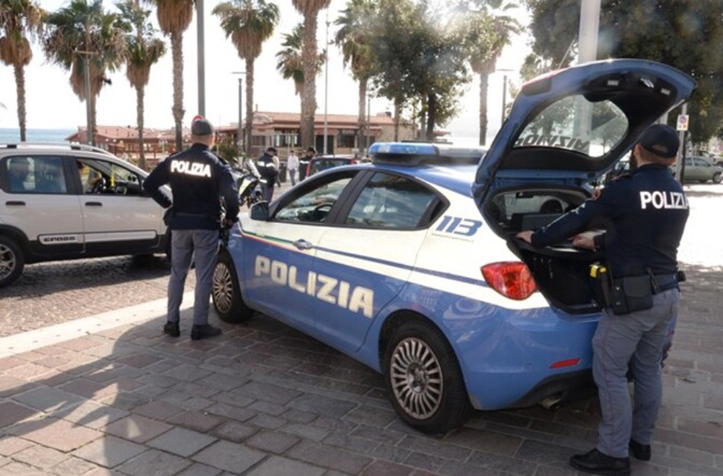 Minaccia di darsi fuoco e resiste ai poliziotti, arrestato a Crotone