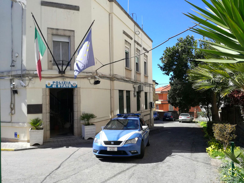 Rapinano in casa anziana, arrestate due donne a Palmi 
