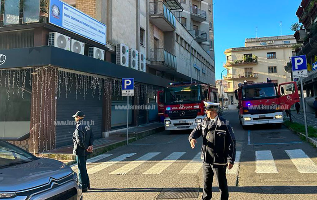 Lamezia, incendio in cucine locale del centro città: disagi al traffico