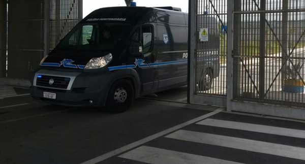 'Ndrangheta: archiviata inchiesta su 5 agenti penitenziaria a Reggio