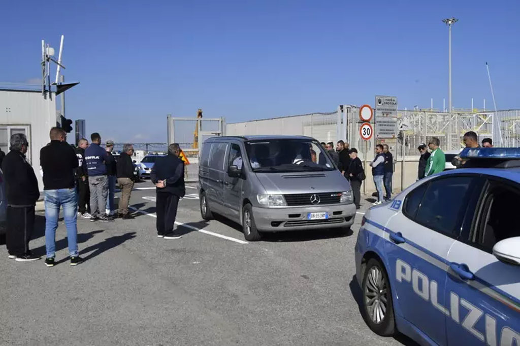 Operaio di 37 anni muore nel porto di Crotone, forse un malore
