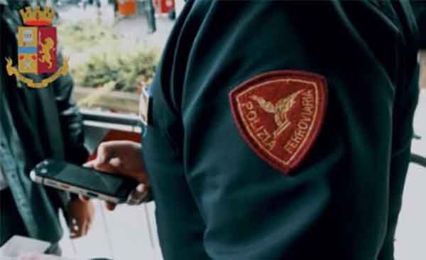 Atti di vandalismo nella stazione di Catanzaro Lido, la Polizia denuncia due giovani