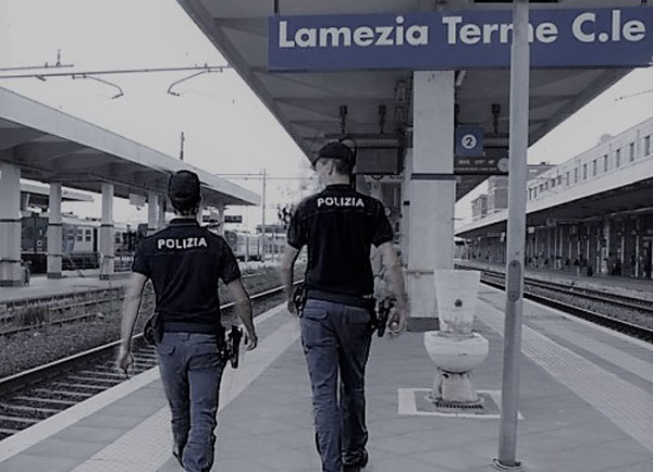Agenti Polfer aggrediti a Lamezia, Sindacato Polizia Libertà e Sicurezza: “Servono norme severe”
