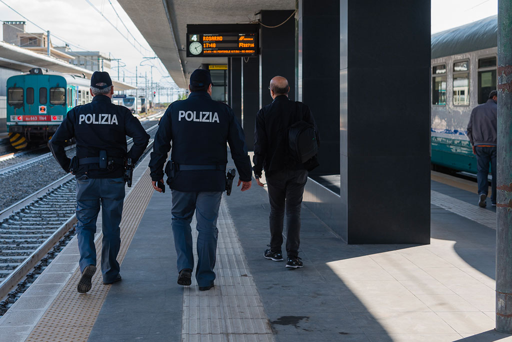 Operazione “Stazioni Sicure”, 2mila persone controllate nell’ultima settimana in Calabria: segnalato 20enne a Lamezia 