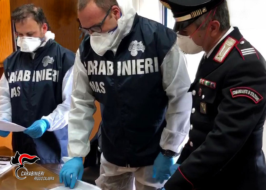 Scoperto poliambulatorio abusivo in cui esercitava falso medico a Reggio, denunciato 46enne