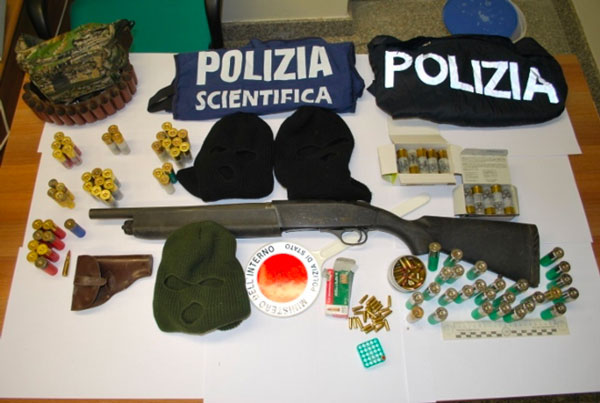 Trovata con fucile clandestino, arrestata 52enne nel vibonese