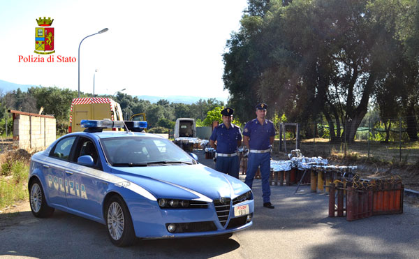 Sequestrati fuochi artificio a Catanzaro, erano nascosti in vano ascensore 