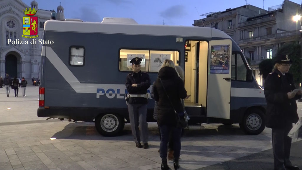 La Polizia di Stato in camper contro la violenza sulle donne, al via campagna a Reggio Calabria