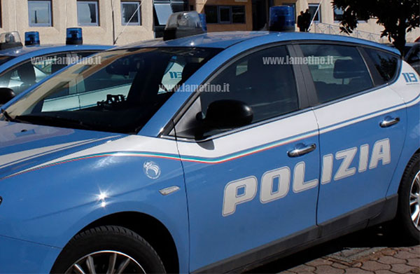 Lamezia, fermati due pregiudicati vicino l’aeroporto: ferito un poliziotto