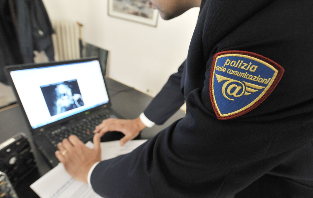 Possedeva ingente materiale pedopornografico, Polizia Postale di Reggio arresta 46enne
