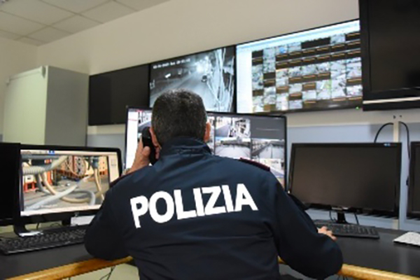 Calcio a bimbo immigrato a Cosenza, la mamma: "I miei figli lo hanno riconosciuto e io sono corsa dalla polizia"