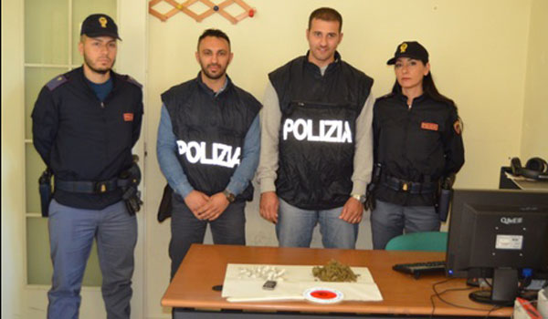 Deteneva sostanze stupefacenti, arrestato 18enne già ai domiciliari a Crotone