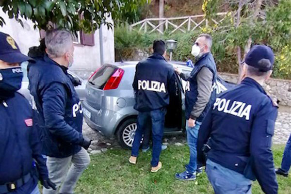 Terrorismo, si auto-addestrava per compiere attentati: un arresto a Cosenza 