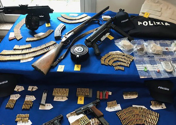 Scoperto arsenale a Cosenza, trovato anche kalashnikov