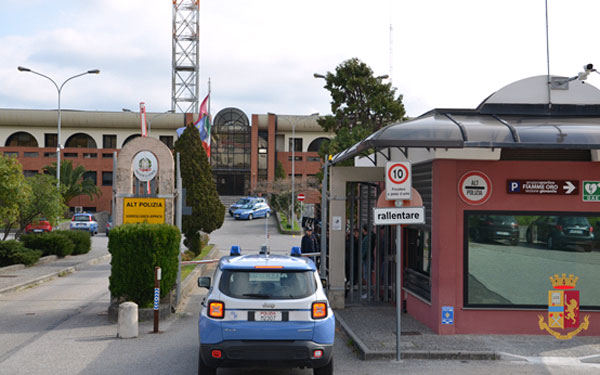 Contrasto della Polizia allo spaccio di stupefacenti: sequestro di marijuana e cocaina a Catanzaro