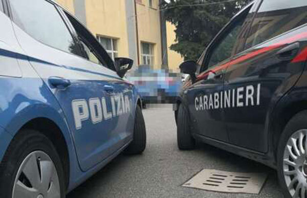 Entrano in chiesa per rubare, presi da polizia e carabinieri a Crotone