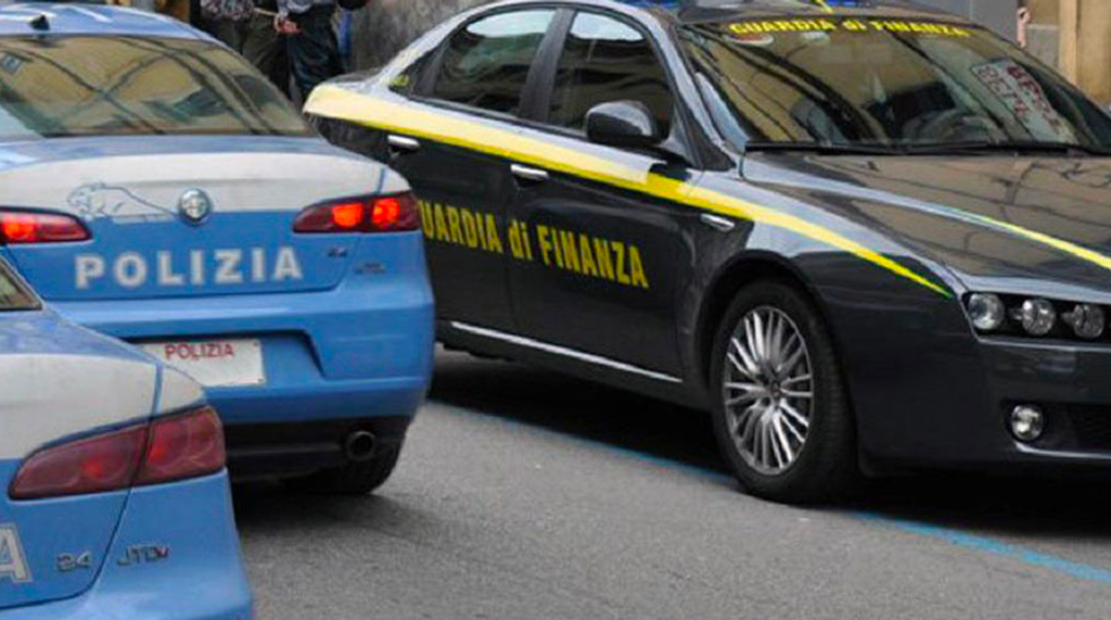 Danneggiati e profanati tre loculi nel cimitero di Tropea, indagini