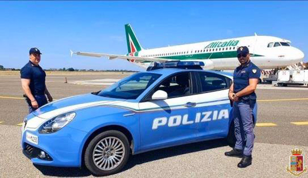 Lamezia, misure anti covid-19: Polizia respinge una coppia di israeliani all'aeroporto