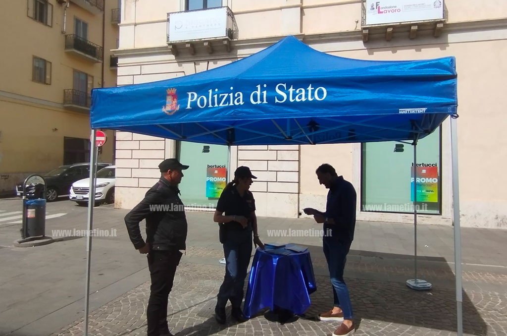polizia-lamezia-corso-nicotera-stand_71e6e.jpg