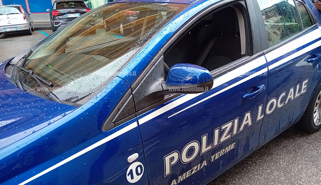 polizia-localeada1f993da95_68381.jpg