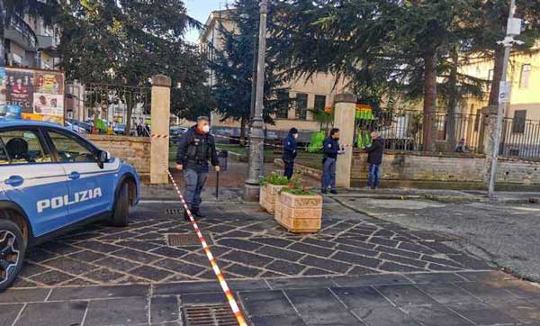 polizia-petardo-vv6_0c7b6.jpg