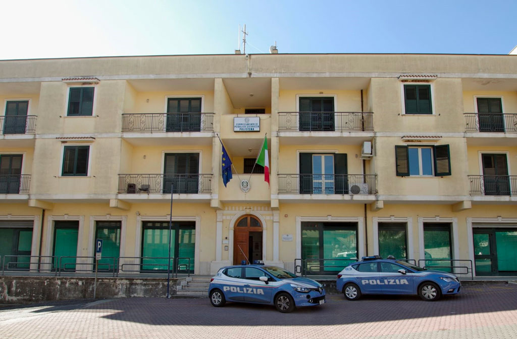 Revenge porn, sequestro di persona e atti persecutori ad amante: arrestato 39enne a Polistena