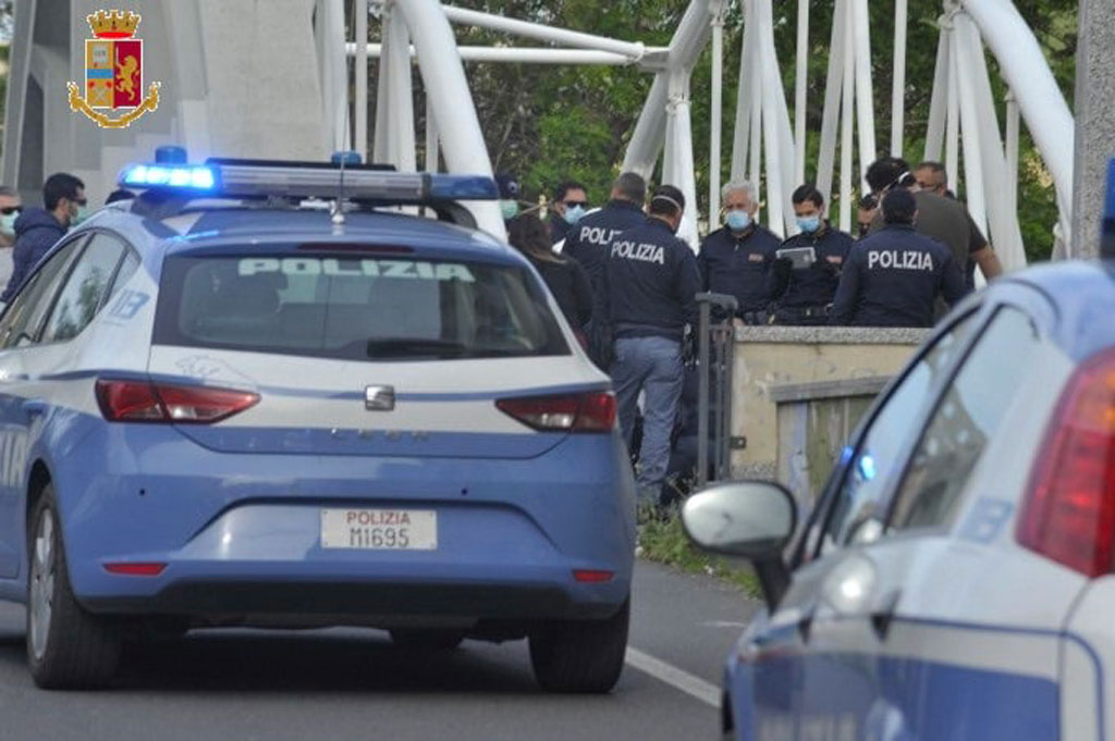 Tenta di gettarsi da ponte a Catanzaro, agenti della Polizia salvano un ragazzo