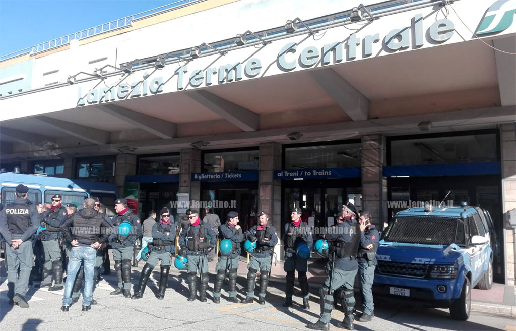 polizia-protesta-51218.jpg