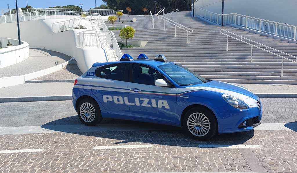 In Ferrari su area pedonale del lungomare di Reggio, sanzioni e sequestra auto
