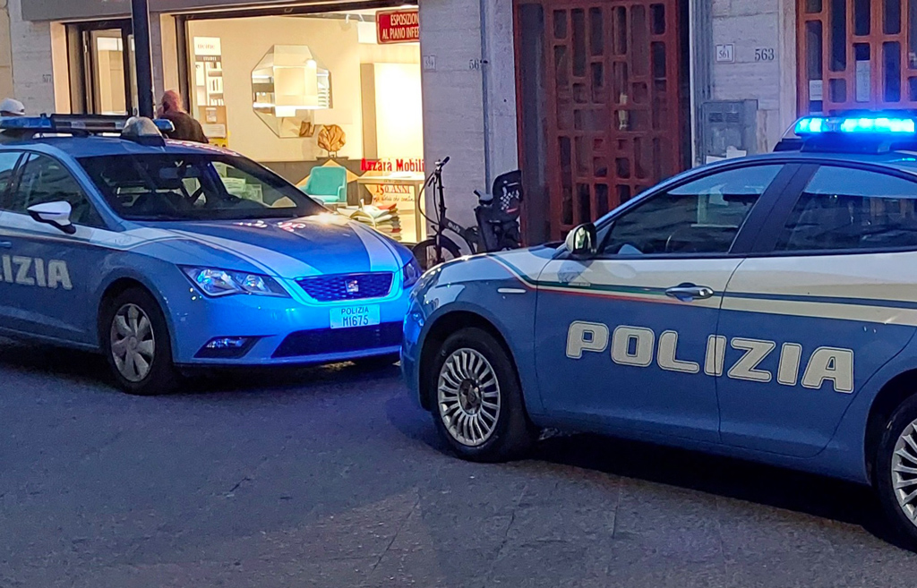 Danneggiamento, ricettazione e armi, arrestato 30enne a Reggio