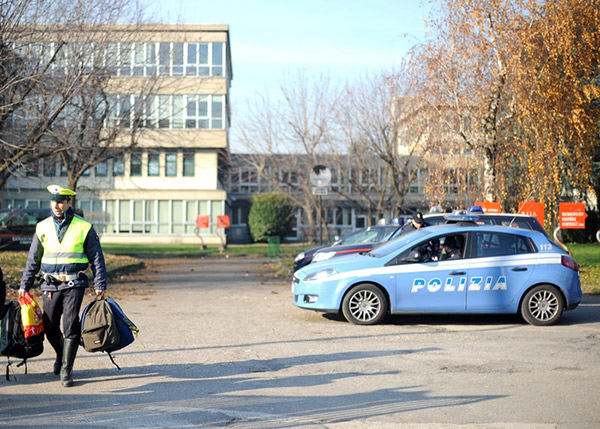 Studente vittima bullismo a Cosenza, preside chiama polizia 