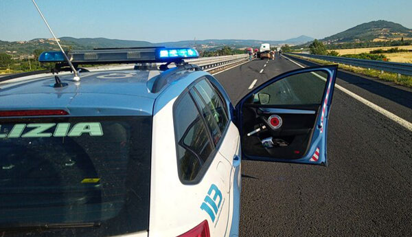 Grave incidente su autostrada del Sole a Orvieto, coinvolta famiglia calabrese: muore donna e 3 feriti