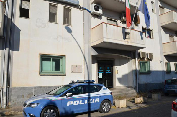 Pedina e perseguita donna, libertà vigilata a 44enne di Gioia Tauro
