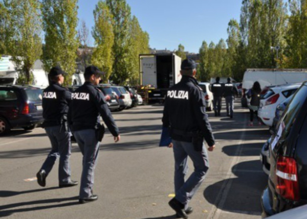 Pretendono denaro da imprenditore, arrestati professionisti a Reggio