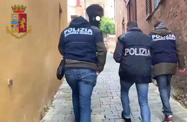 Spaccio di droga, Polizia arresta barman a Corigliano Rossano